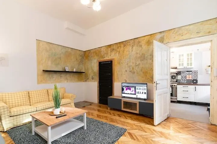 Vivid Downtown Apartment Close To Kalvin Ter Budapest