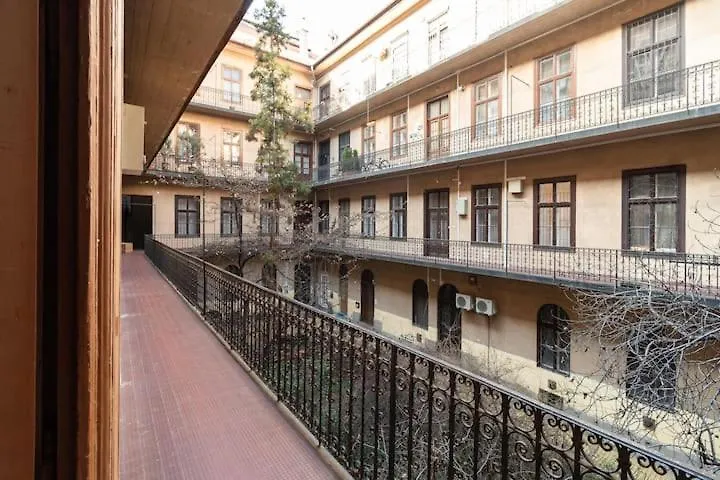 Vivid Downtown Apartment Close To Kalvin Ter Budapest